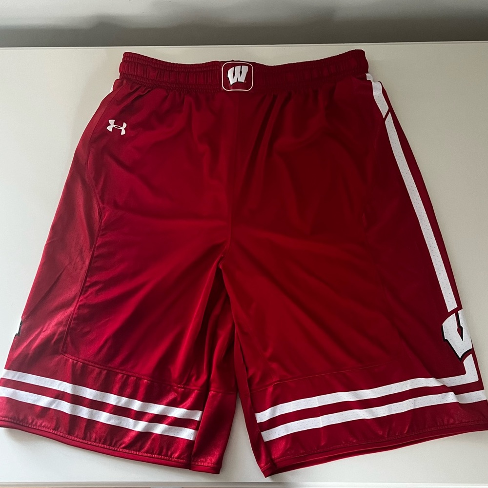 Wisconsin Badgers Under Armour Basketball Shorts - Youth XL (fits Men’s Large)